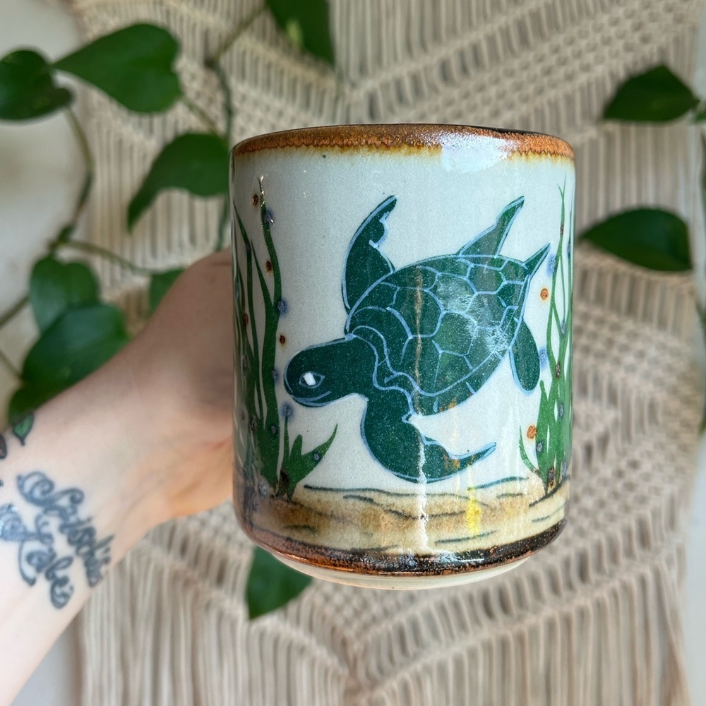 Vintage Mexican Pottery Mug 🐢 Hand Painted Sea Turtle Ocean Design – Mexico - Picture 2 of 10